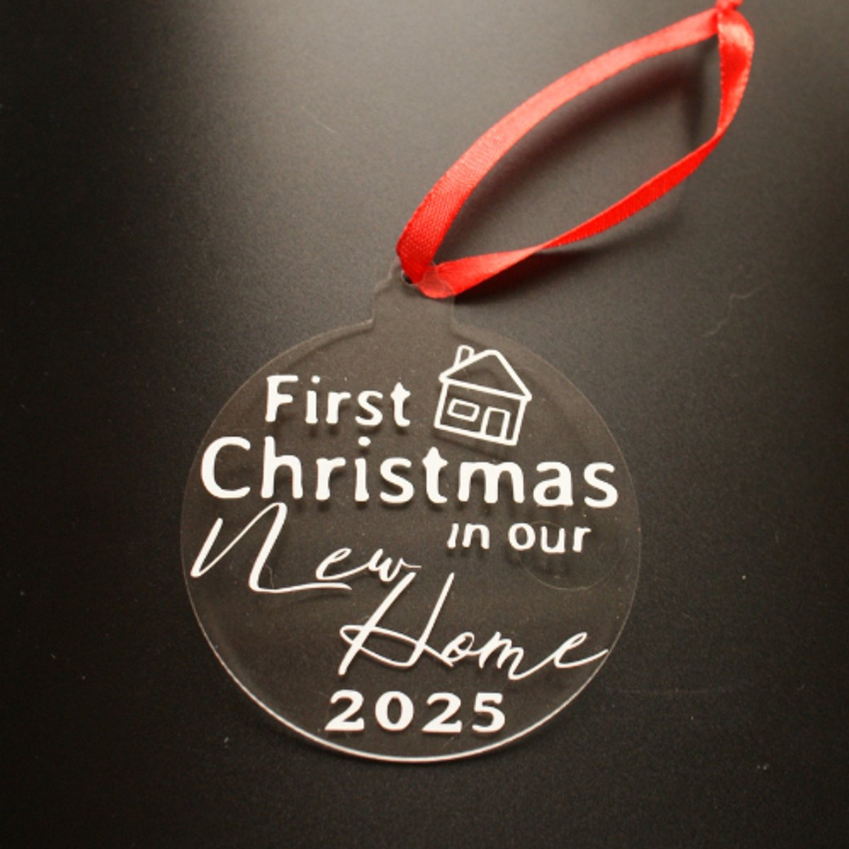 Eerste Kerst in Nieuw Huis - Kerstboomhanger - First Christmas in our new Home 2025 - Verhuizing Kerstboomversiering - Kersthanger - Gepersonaliseerd
