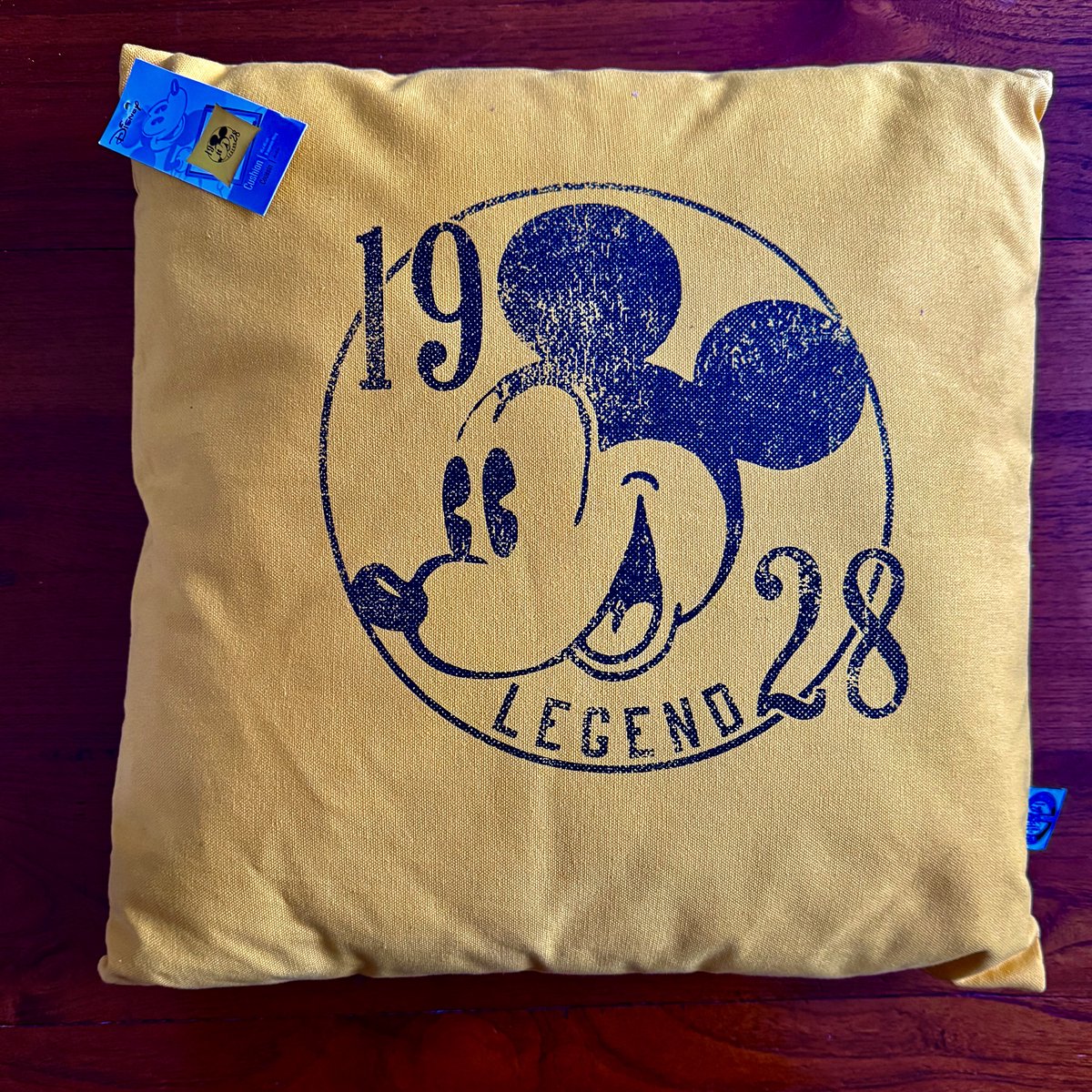 Disney , Cushion Legend | 8718973997037 geel
