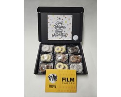 Kerstkransjes Proeverij Pakket met Pathé ThuisBon (1 film naar keuze) | 18 stuks & 9 smaken | Mystery Card 'Merry Christmas & Happy New Year met persoonlijke Kerst Boodschap