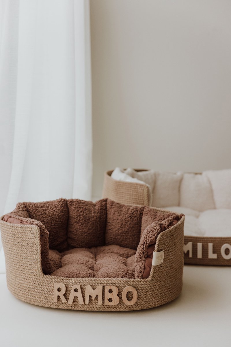 Hondenmand - Small - Met Naam - Bruin - Mand - Kussen - Teddy - Zacht - Interieur - Dierenmand - Huisdier - Mooie hondenmand - Kattenmand - Kat - Handgemaakt - Dog Bed - Gepersonaliseerd - Hondenkussen - Kennel - Hond - Krabpaal