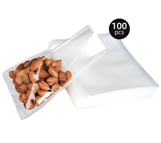 100 sacs sous vide transparents, remplis d'amandes.