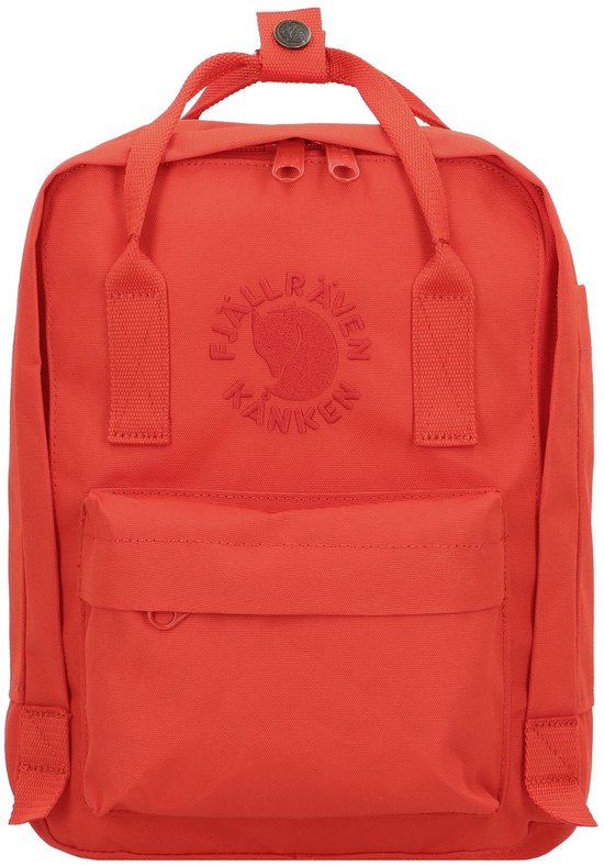Oranje Kånken Mini rugzak van Fjällräven met twee hengsels en een voorvak.