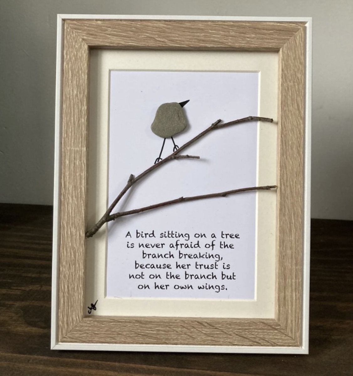 Schilderijtje 3D. A bird sitting on a tree... 16 x 21 cm.