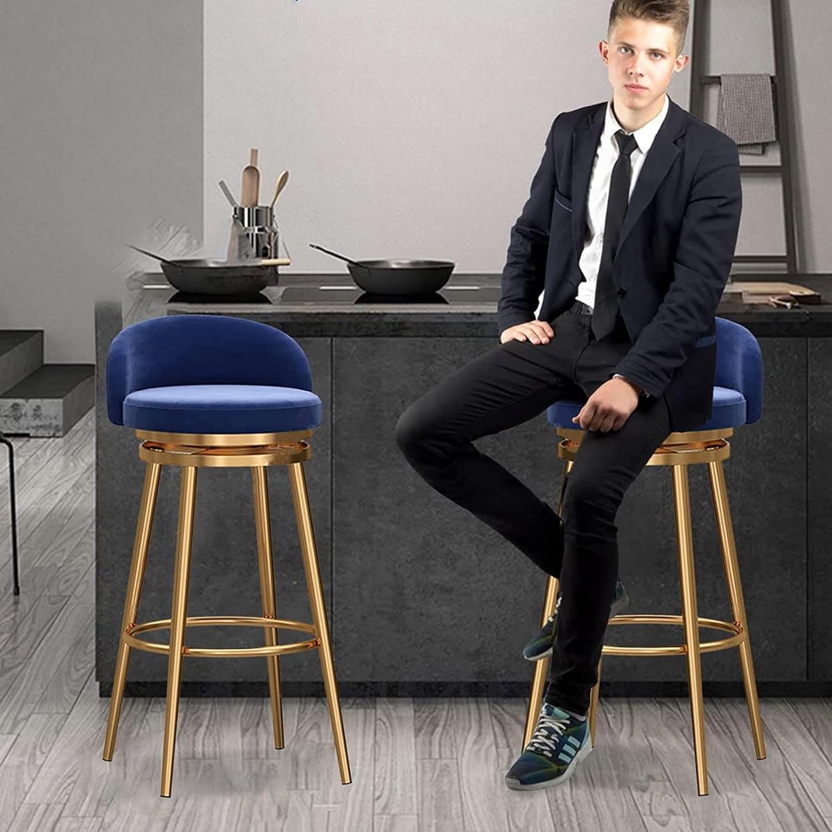 Set van 2 Luxe Fluwelen Barstoelen met Rugleuning en Voetensteun – 25,6 Inch Hoge Counter Stool – Draai- & Comfortabele Bistro Kruk voor Keuken, Bar, Café & Woonkamer – Gouden Metalen Poten