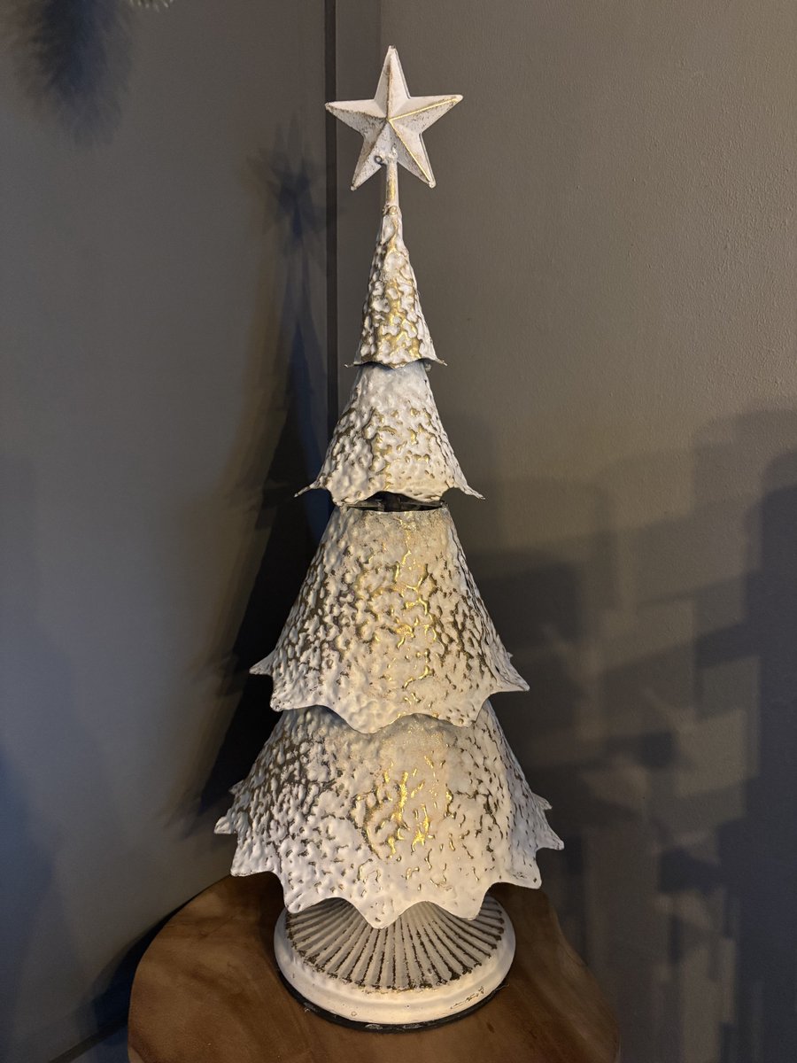 Kerstboom Wit Goud | Feestdagen | Industrieel | Kerstmis | Kerst | Countryfield | Christmas | Winter | Woon | Wonen | Decoratie boom | December | Woonaccessoire | Woonaccessoires | Decoratief | Decoratie | Deco | Landelijk | Interieur | Inrichting