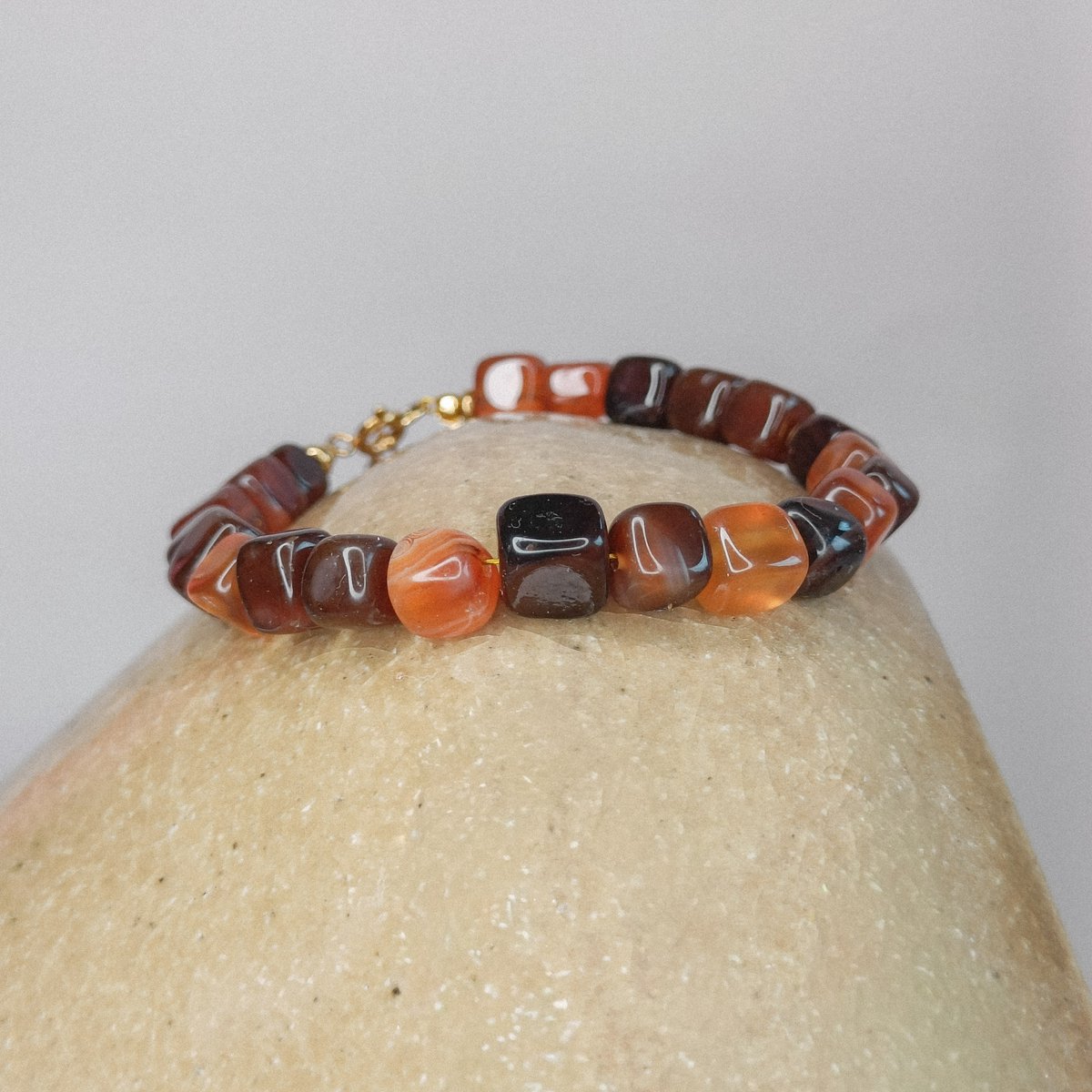 Ava & Imber | Focuum Armband Rood Agaat | Warme Kralenarmband Blok 6-8mm | Rood Agaat Edelsteen Kralen Damesarmband | Vrouwen Armband Verstelbaar Kralen Edelstenen Bruin Oranje Rood