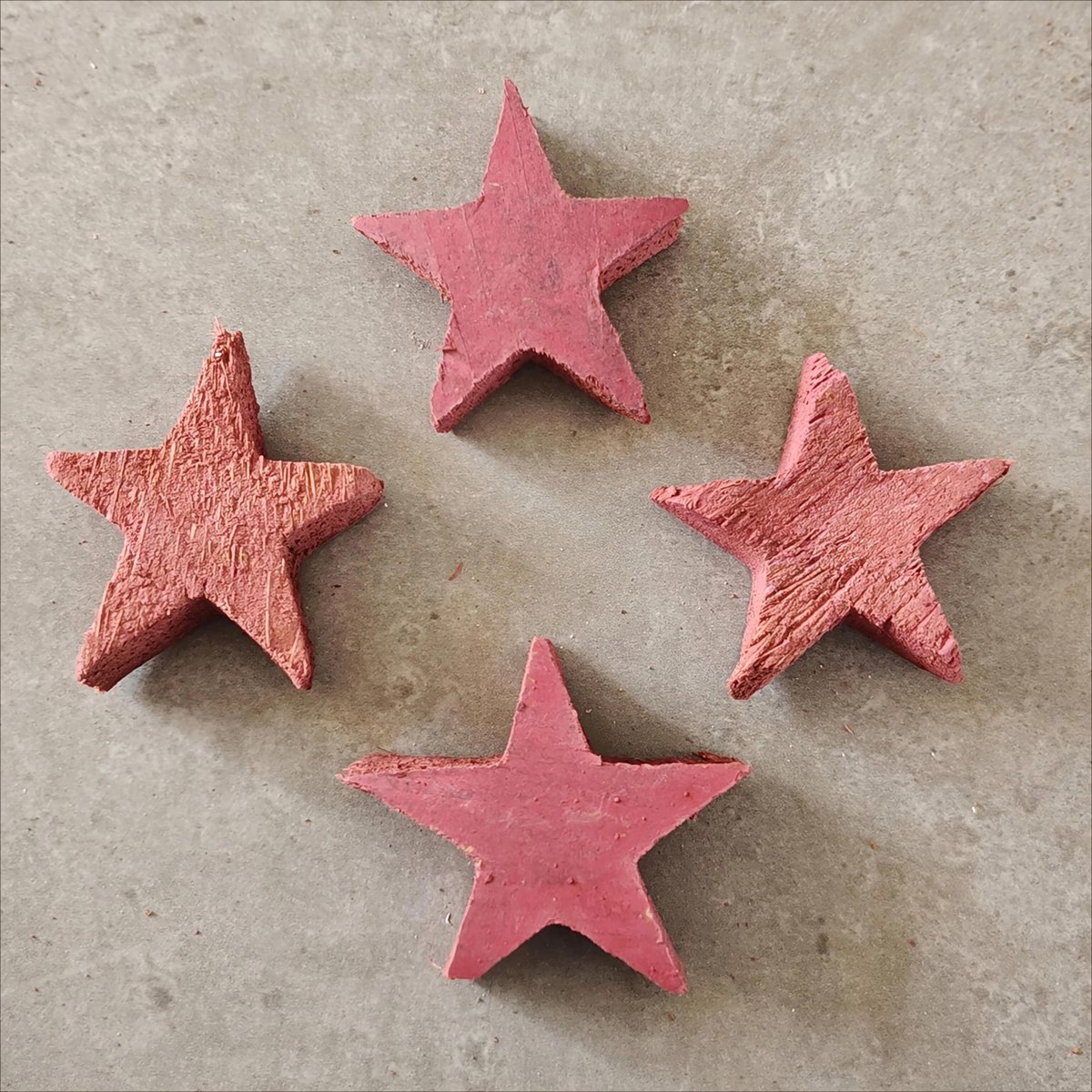Coconut Star 5 Cm Maroon Red 100 pcs - kerstdecoratie voor binnen - kerst - stukjes - decoratie - kerstster - kokos - coco - ster