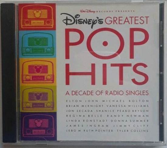 CD-hoes met 'Disney's Greatest Pop Hits' in grote rode letters. Links, vijf gekleurde radio's met Mickey Mouse.