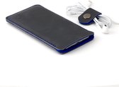 JACCET lederen iPhone 13 sleeve - antraciet/zwart leer met blauw wolvilt - Handgemaakt in Nederland