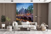 Behang - Fotobehang Amsterdam - Boom - Huis - Breedte 225 cm x hoogte 350 cm
