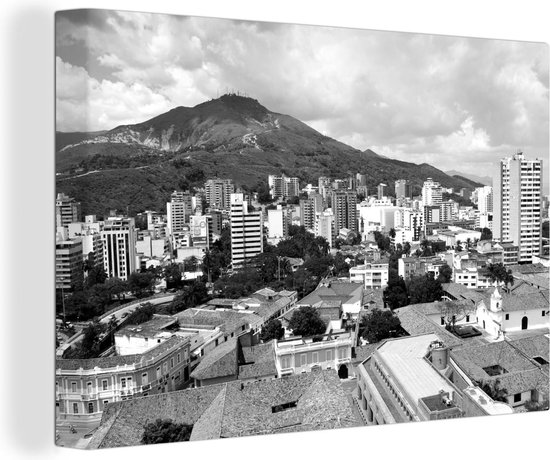 Canvas Schilderij Stad voor een gebergte in Colombia - zwart wit - 90x60 cm - Wanddecoratie