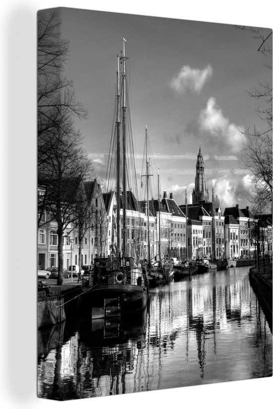 Canvas Schilderij De grachten van de Nederlandse stad Groningen - zwart wit - 90x120 cm - Wanddecoratie