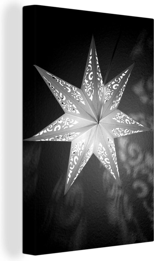 Canvas Schilderij Een verlichtte ster tijdens de winter - zwart wit - 60x90 cm - Wanddecoratie