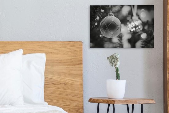 Tableau sur toile Un gros plan de décorations de Noël décoratives près d'un sapin de Noël - noir et blanc - 30x20 cm - Décoration murale de Noël pour l'intérieur - Décoration de Noël Salon - Décoration de Noël à la maison