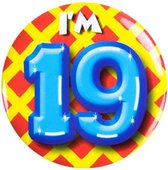 button I'm 19 staal 5,5 cm geel/rood/blauw