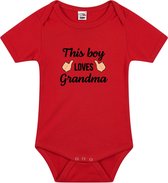This boy loves grandma tekst baby rompertje rood jongens - Cadeau oma - Babykleding 68 (4-6 maanden)