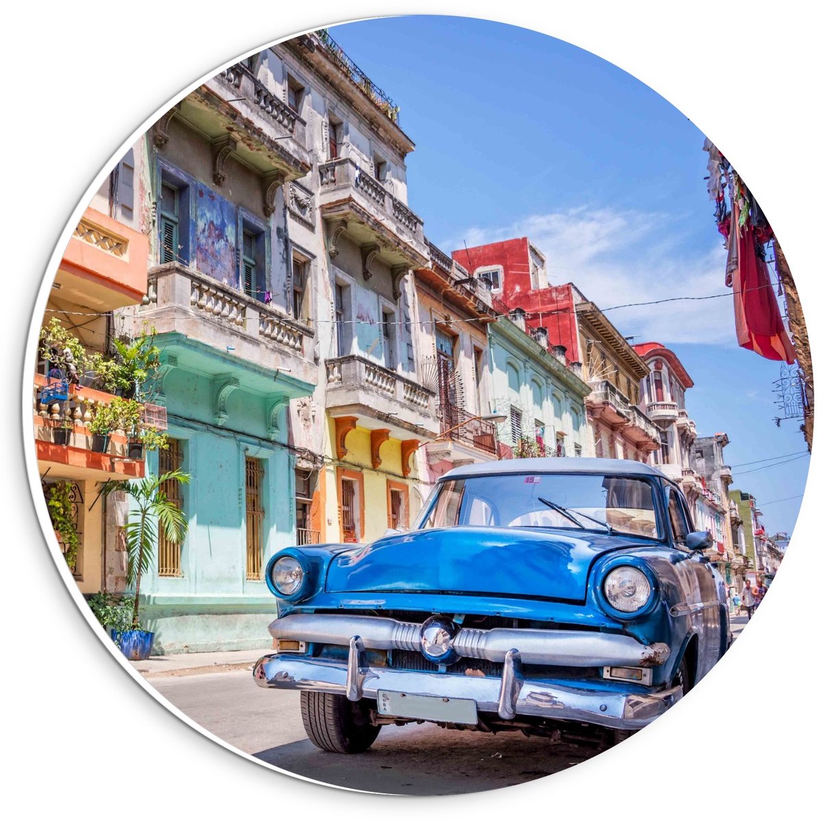 KuijsFotoprint Forex Wandcirkel - Blauwe Auto in Straat in Cuba - 20x20cm Foto op Wandcirkel (met ophangsysteem)