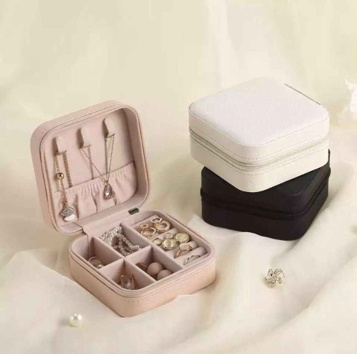 Luxe fluwelen sieradendoos compact zwart / premium jewelry box / juwelendoos / opbergdoos / opbergbox / meerdere vakken / ketting, oorbellen, ring, horloge / vakantie / geschenk / cadeautje voor haar / sieradendoosje / sieradendoos dames
