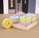 Educatief houten speelgoed in pastelkleuren