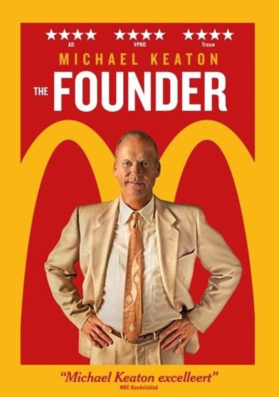 Poster 'The Founder' met Michael Keaton in een beige pak voor een rode achtergrond met gele McDonald's bogen.