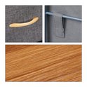 Detailfoto's: houten handvat op grijze stof, lus aan grijze stof, textuur van houtlook blad.
