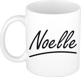 Noelle naam cadeau mok / beker sierlijke letters - Cadeau collega/ moederdag/ verjaardag of persoonlijke voornaam mok werknemers