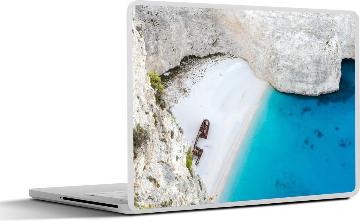 Afbeelding van product SleevesAndCases  Laptop sticker - 14 inch - Het witte strand van Navagio en de helderblauwe zee