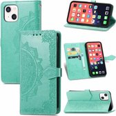 Voor iPhone 13 Mandala Bloem Reliëf Horizontale Flip Lederen Case met Houder & Drie Kaartsleuven & Portemonnee & Lanyard (Groen)