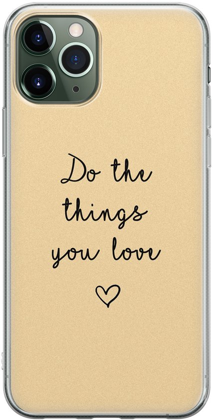Coque de téléphone jaune pour iPhone 11 Pro Max avec le texte "Do the things you love" et un cœur.