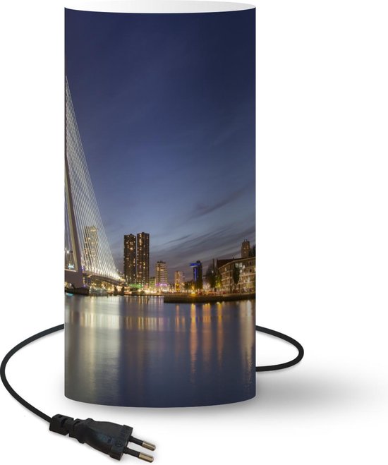 Lamp Rotterdam - De Erasmusbrug verlicht in de avond in Rotterdam - 33 cm  hoog - Ø16... | bol.com