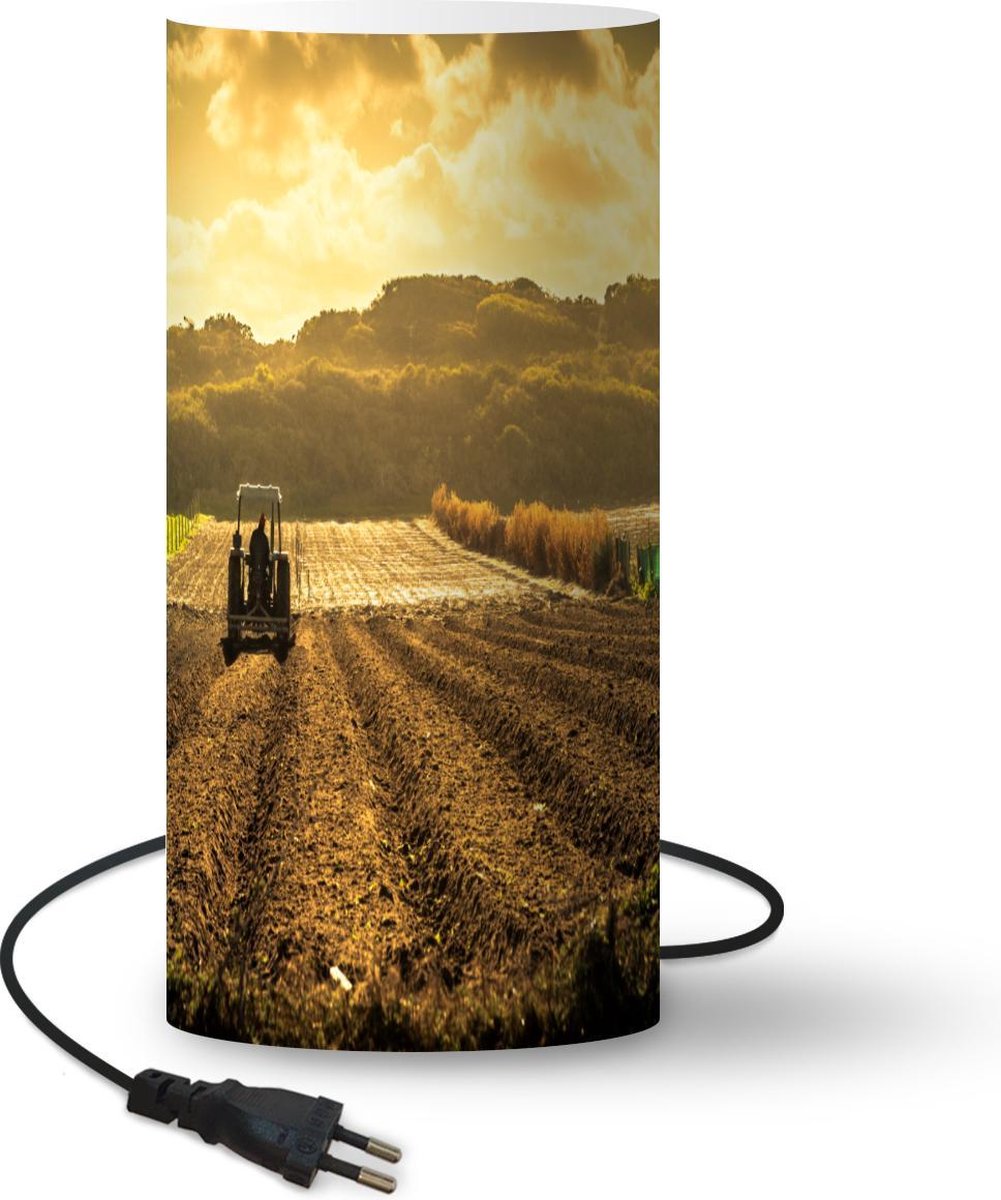 Lamp - Nachtlampje - Tafellamp slaapkamer - Trekker - Boerderij - Berg - 54 cm hoog - Ø24.8 cm - Inclusief LED lamp