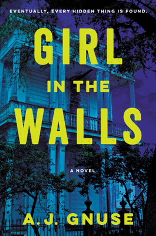 Boek "Girl in the Walls" met "Eventually, every hidden thing is found" en "A Novel" op een spookachtig huis.