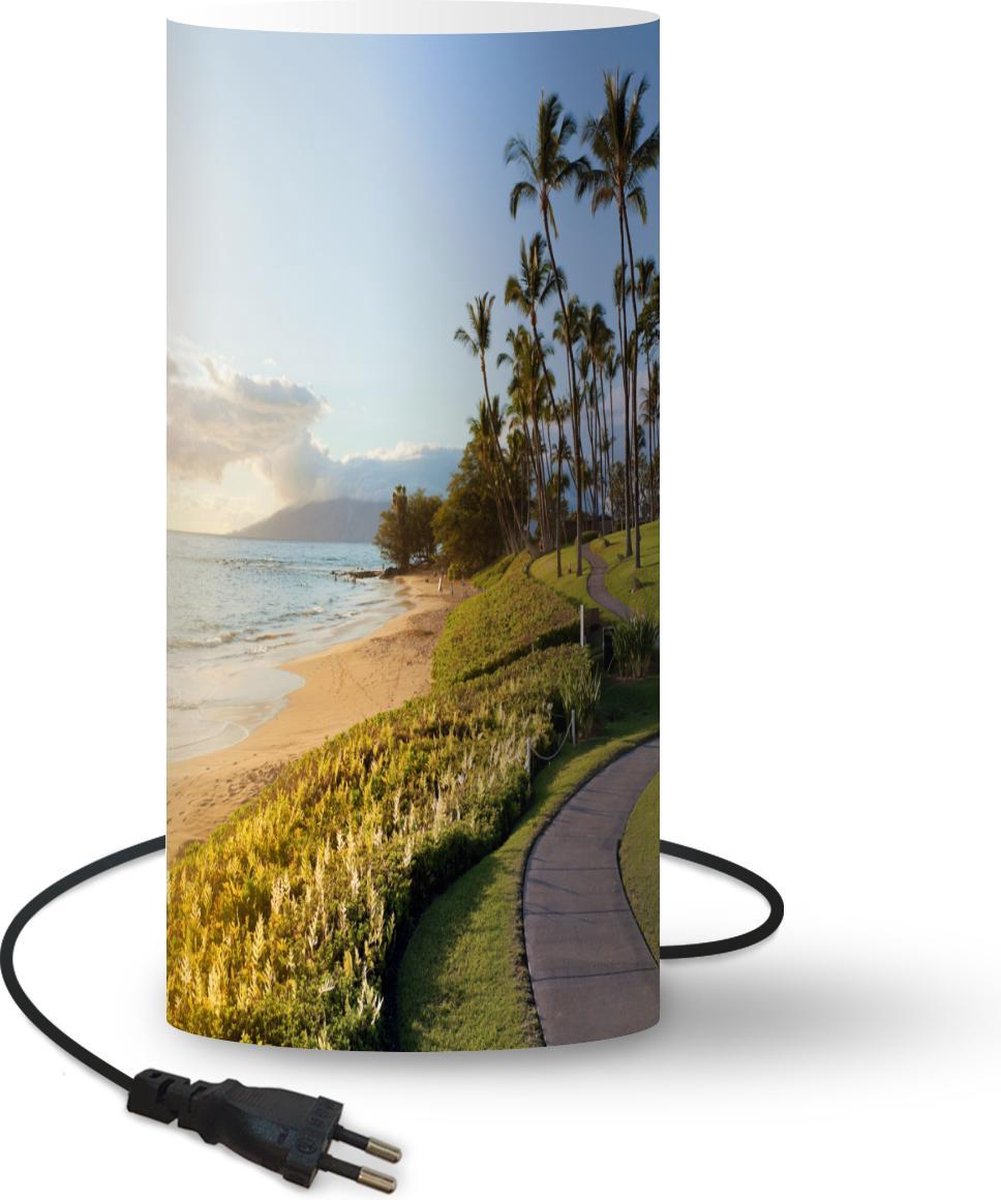 Lamp - Nachtlampje - Tafellamp slaapkamer - Strand - Pad - Palmbomen - 33 cm hoog - Ø15.9 cm - Inclusief LED lamp