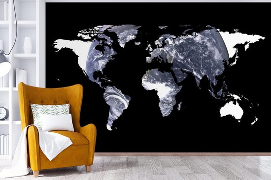 Behang - Fotobehang Wereldkaart - Zwart - Wit - Wereldbol - Breedte 525 cm x hoogte 350 cm