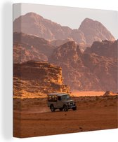 Canvas Schilderij Wadi Rum - Jeep - Woestijn - 20x20 cm - Wanddecoratie