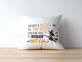 Halloween Kussen met tekst: It's madam witch - oranje | Halloween Decoratie | Grappige Cadeaus | Geschenk | Sierkussen