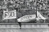 Walljar - Poster Ajax met lijst - Voetbalteam - Amsterdam - Eredivisie - Zwart wit - AFC Ajax kampioen '85 - 50 x 70 cm - Zwart wit poster met lijst