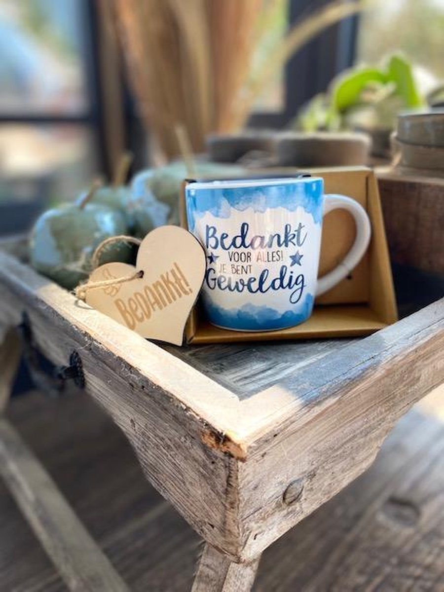 Creaties van Hier - Mok met de tekst Bedankt voor alles. Je bent geweldig + houten hartje Bedankt
