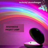 ✿Brenlux® Projector regenboog – Regenboog lamp – Bureaulamp rainbow – Sfeerlamp met USB  – Rustgevende lamp – Inclusief sleutelhanger – Tafellamp – Bureaulamp om rustig te studeren