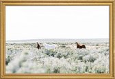 JUNIQE - Poster in houten lijst Wilde Paarden -20x30 /Grijs & Ivoor