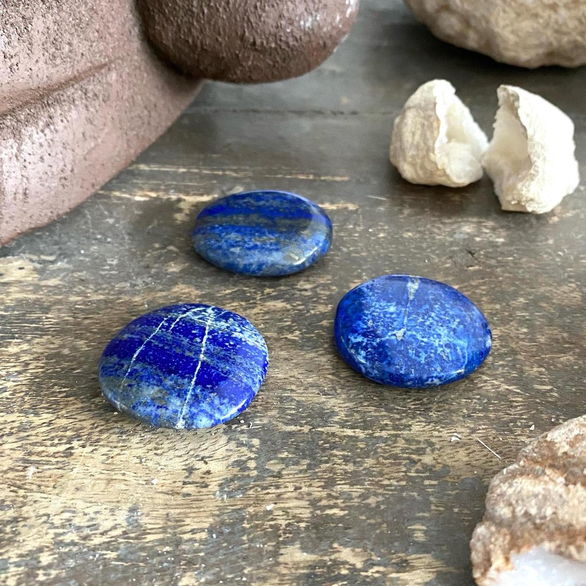 Edelsteen - prachtige Lapis Lazuli (zaksteen - knuffelsteen - zorgensteen)