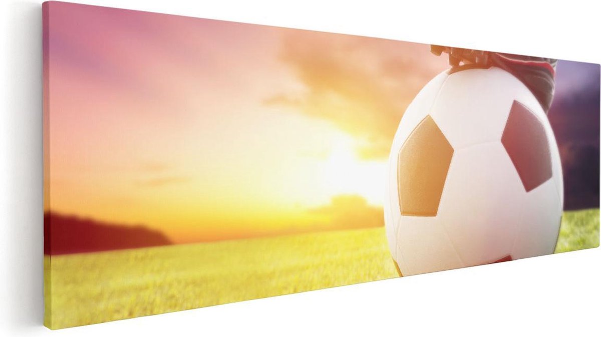 Artaza Canvas Schilderij Klassieke Voetbal Aftrap Met Zonsondergang - 60x20 - Foto Op Canvas - Canvas Print