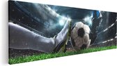 Artaza - Peinture sur toile - Voetbal glissant sur le ballon dans le stade - 120x40 - Groot - Photo sur toile - Impression sur toile