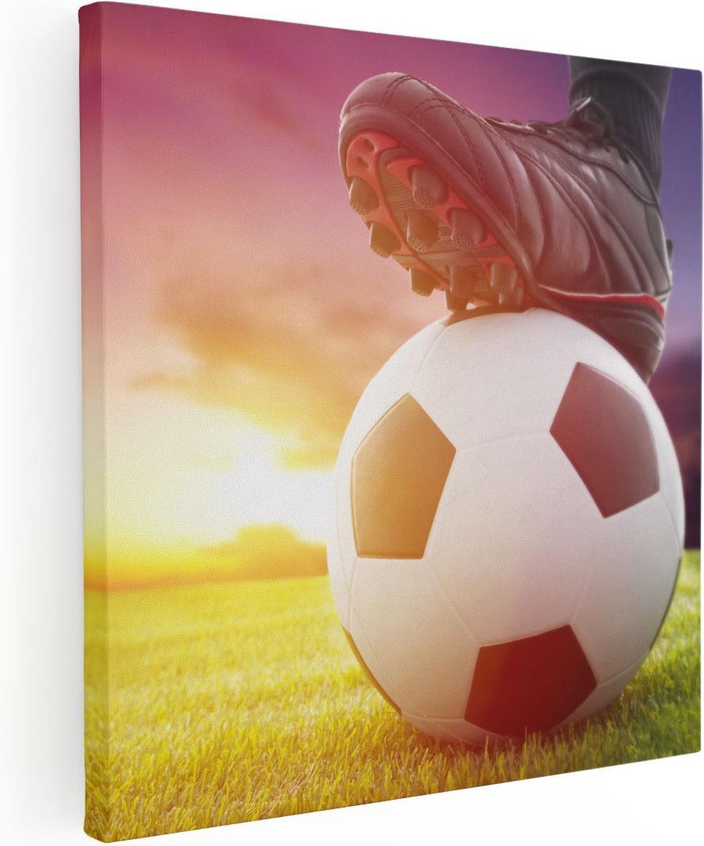 Artaza Canvas Schilderij Klassieke Voetbal Aftrap Met Zonsondergang - 90x90 - Groot - Foto Op Canvas - Canvas Print