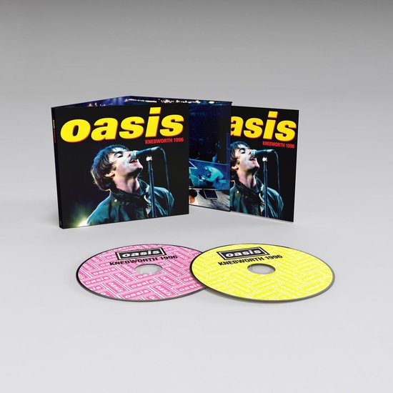 Set 2CD Oasis Knebworth 1996 avec pochette d'album et deux CD, un rose et un jaune, tous deux avec le logo Oasis.