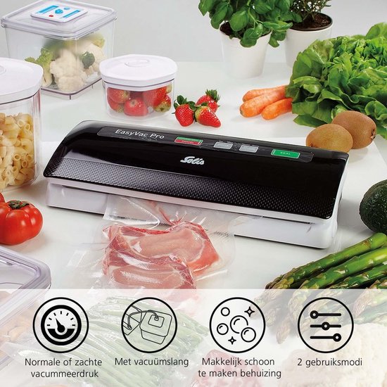 Machine sous vide Solis EasyVac Pro noire entourée de divers aliments frais. Icônes montrant la pression normale/douce, le tuyau, le nettoyage et 2 modes.