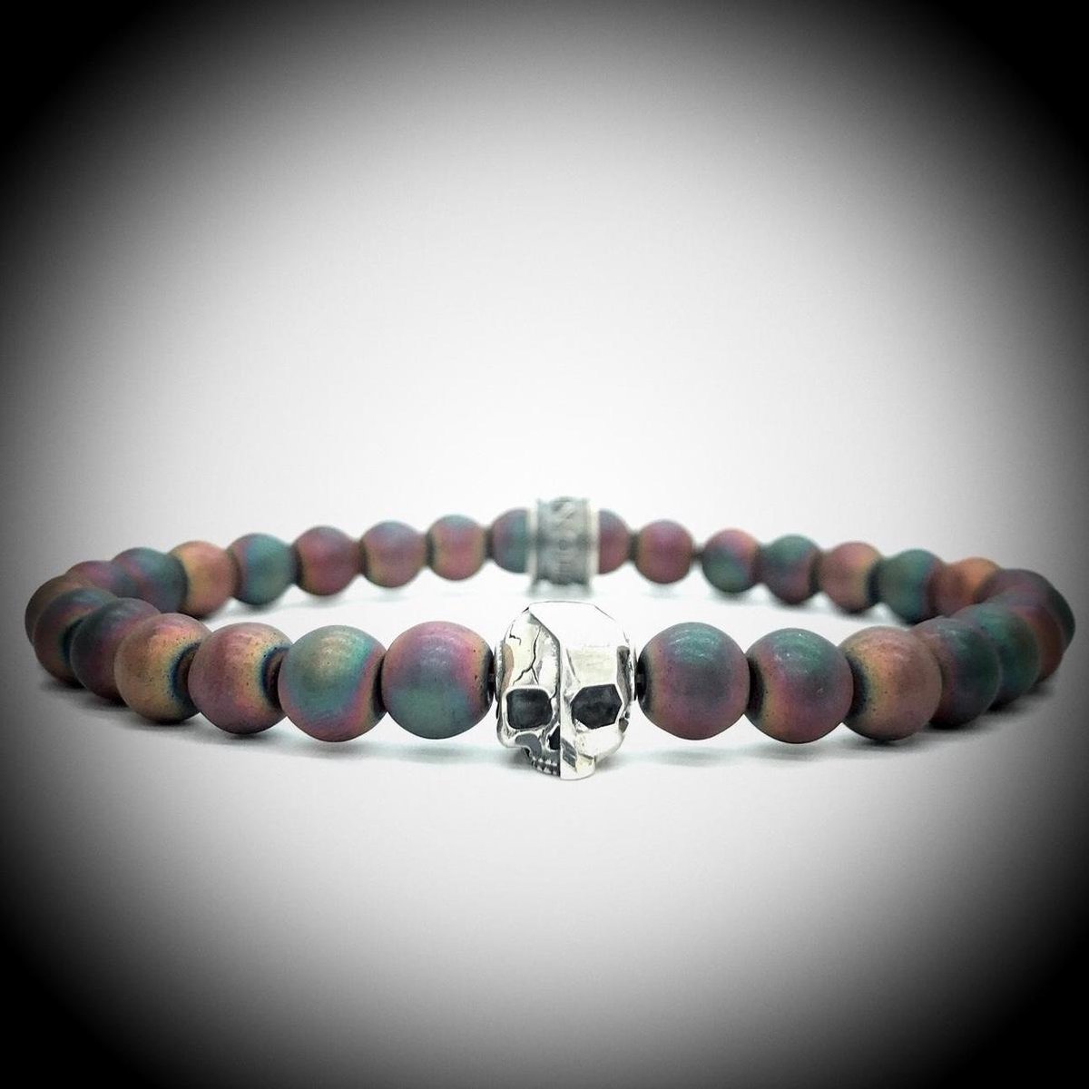 Metalige Armband met Coating met 925 Sterling Zilver Skull Bedel van 6.1gram Zilver , Handgemaakte Edelsteen Armband met 7mm (roze-blauwe) kralen .