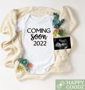 Happy Goodz shop Baby Romper COMING SOON 2022 WIT, Baby geboren in 2022, Zwangerschapsaankondiging / bekendmaking, Zwanger, 100% katoen, kraam cadeau, rompertje met tekst, aanstaan