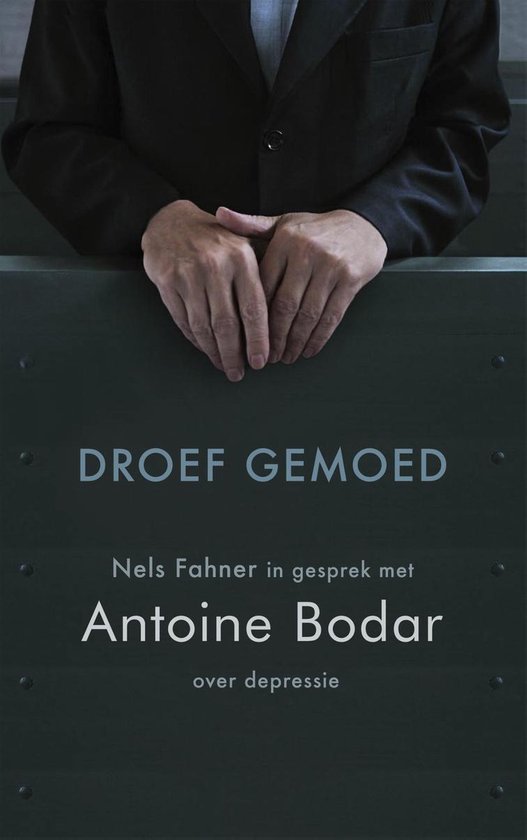 Boek met de titel 'Droef Gemoed', met handen in elkaar gevouwen boven de tekst.