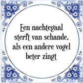 Tegeltje met Spreuk (Tegeltjeswijsheid): Een nachtegaal sterft van schande, als een andere vogel beter zingt + Kado verpakking & Plakhanger